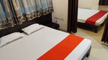 Deluxe Quadruple Room | Laptop workspace, free WiFi