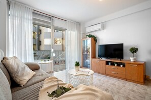 TV - ALTAMIRA Apartment (La Pineda)