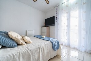 3 chambres, fer et planche à repasser, Wi-Fi gratuit, draps fournis
