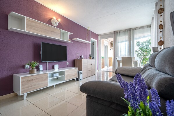 TV - EL PINAR Apartment (La Pineda)