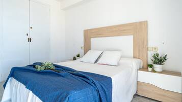 3 slaapkamers, een strijkplank/strijkijzer, gratis wifi, beddengoed