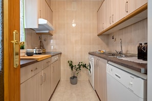 Refrigerador, microondas, horno y lavavajillas