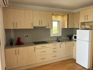 Kühlschrank, Mikrowelle, Geschirrspüler
