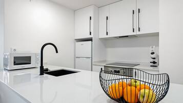 Fridge, microwave, oven, coffee/tea maker