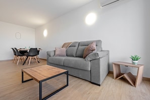 TV - AQUAMARINA II Apartments (La Pineda)