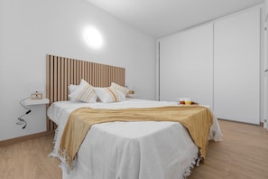 1 bedroom, iron/ironing board, free WiFi, bed sheets - AQUAMARINA II Apartments (La Pineda)