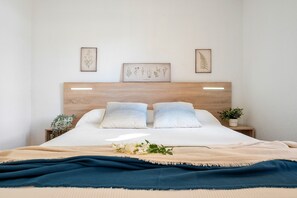 Iron/ironing board, free WiFi, bed sheets