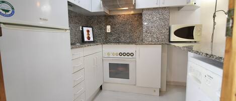 Fridge, microwave, oven, coffee/tea maker