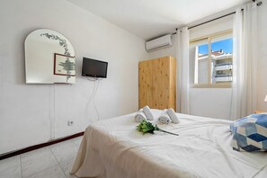 Free WiFi, bed sheets