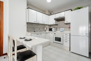 Fridge, microwave, oven, coffee/tea maker