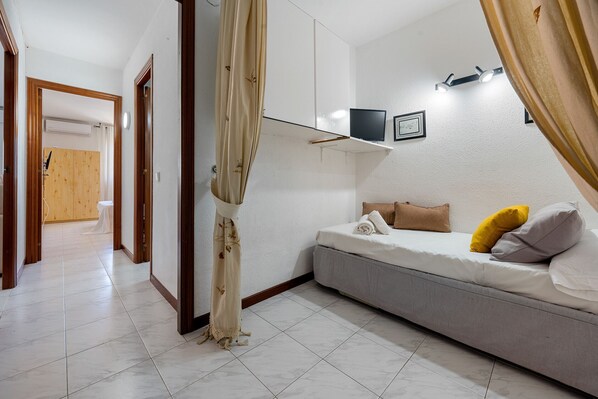 Free WiFi, bed sheets