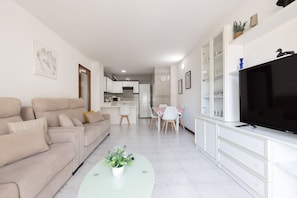 TV - BAHIA III Apartment (La Pineda)