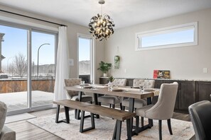 Dining - Luxury Group Home • Karaoke, Games & Sleeps 14 (Calgary)