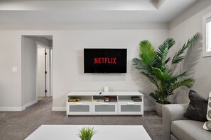 Smart-TV, Bücher, Arbeitsbereiche