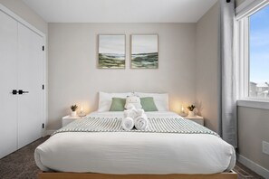 4 bedrooms, desk, iron/ironing board, travel crib