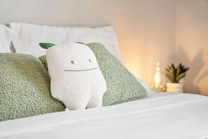 4 Schlafzimmer, Schreibtisch, Bügeleisen/Bügelbrett, Reisekinderbett