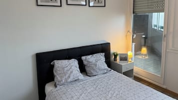 3 slaapkamers, een strijkplank/strijkijzer, wifi, beddengoed