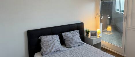 3 室のベッドルーム、アイロン / アイロン台、WiFi、ベッドシーツ