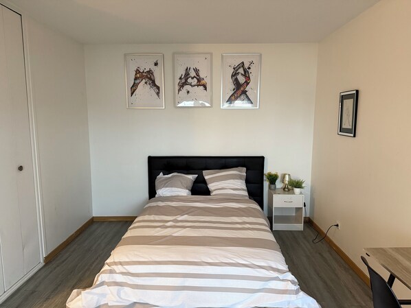 3 bedrooms, iron/ironing board, WiFi, bed sheets