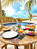 Free daily buffet breakfast