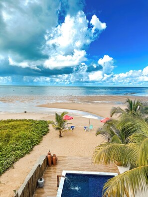 海灘、白沙、躺椅、太陽傘