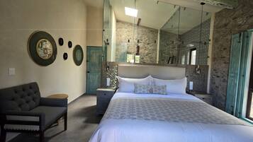 Apartment | In-room safe, blackout drapes, WiFi (free)