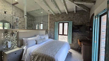 Apartment | In-room safe, blackout curtains, free WiFi
