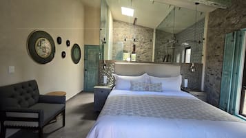 Apartment | In-room safe, blackout curtains, free WiFi