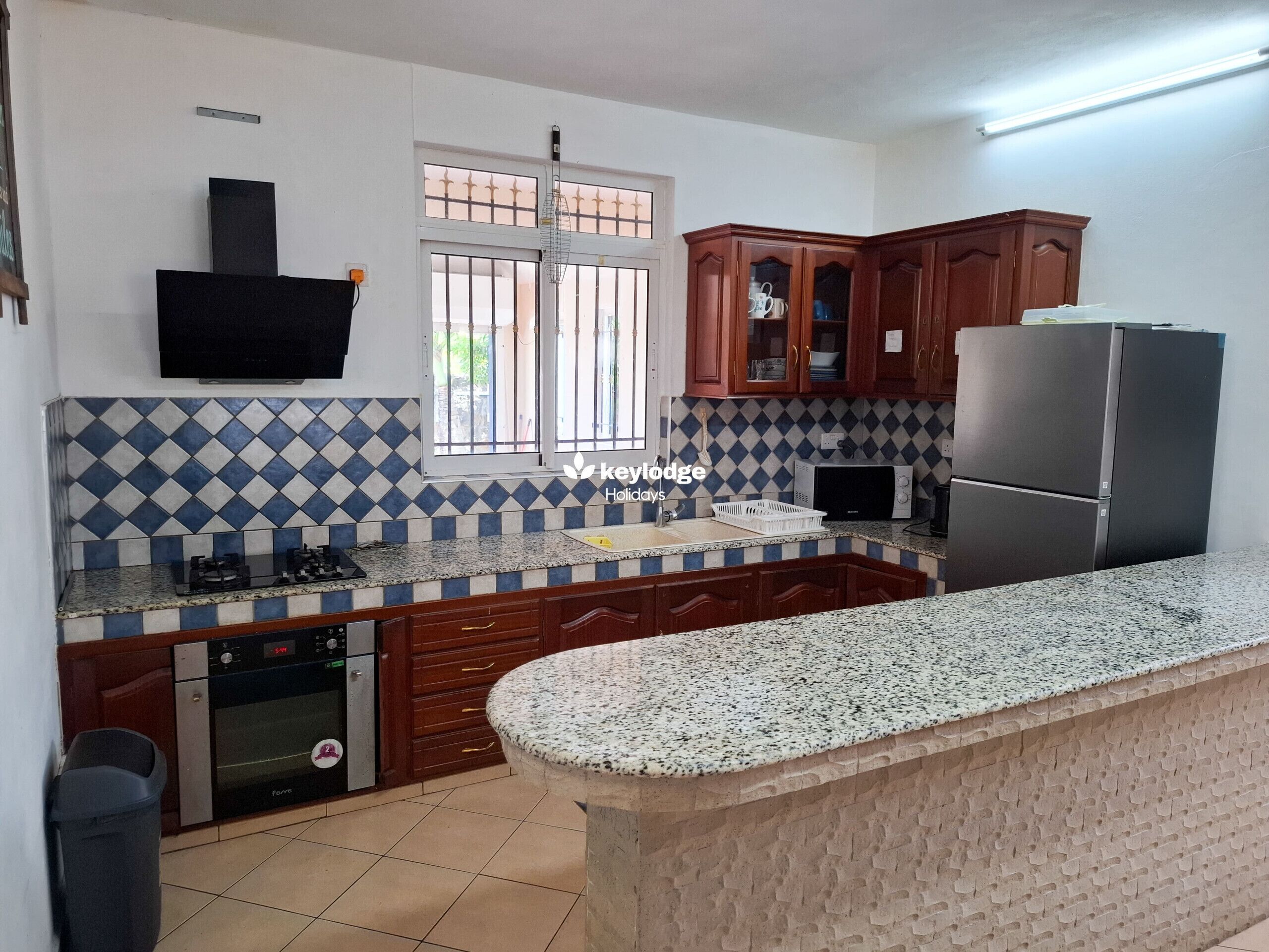 Fridge, microwave, oven, coffee/tea maker