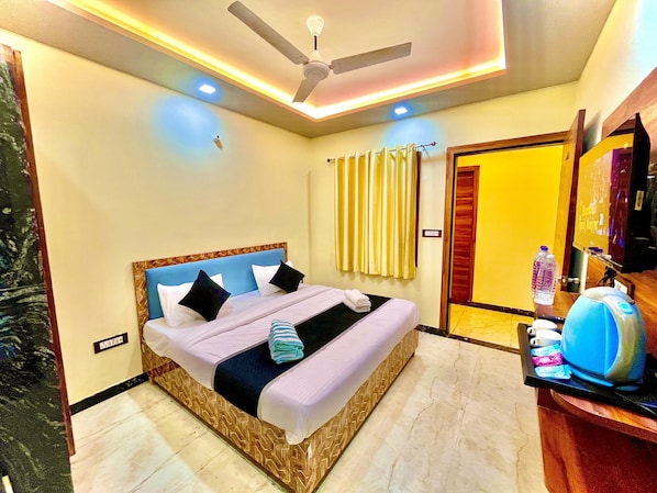 Deluxe Double Room | Desk, free WiFi - YS TAJ HOTEL AGRA (Agra)