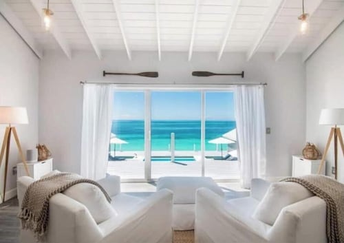 Reef House Abaco - Tranquil Beach Retreat Perfect for Large Groups