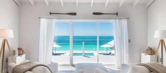 Reef House Abaco - Tranquil Beach Retreat Perfect for Large Groups