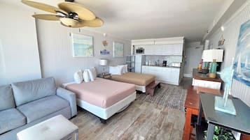 Een smart-tv en een tafeltennistafel