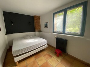 3 bedrooms, iron/ironing board, bed sheets - Pleasant furnished house of 157 m2 in a private park of 5ha suburb of Toulouse (Plaisance-du-Touch)