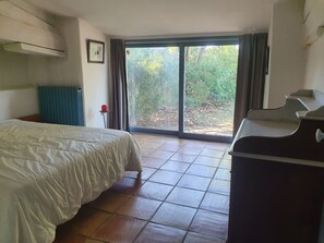 3 bedrooms, iron/ironing board, bed sheets - Pleasant furnished house of 157 m2 in a private park of 5ha suburb of Toulouse (Plaisance-du-Touch)