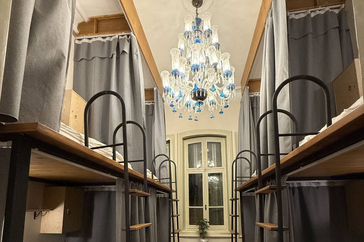 Dormitori compartit Comfort, només per a homes | Llençols de cotó egipci i roba de llit d'alta qualitat