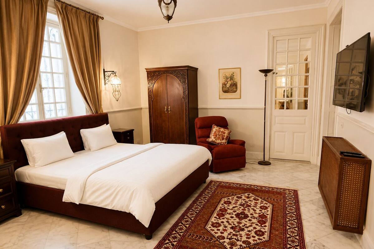 French Lady | Egyptian cotton sheets, premium bedding, laptop workspace