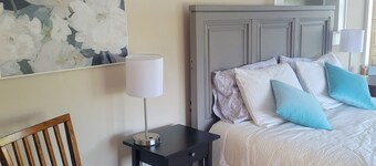 Two bedroom apartment in charming Hendersonville, walk to Main Street.