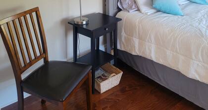 Two bedroom apartment in charming Hendersonville, walk to Main Street.