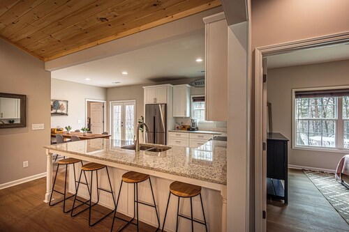 Cozy Cottage Near the Lake