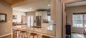 Cozy Cottage Near the Lake