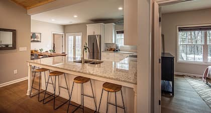 Cozy Cottage Near the Lake