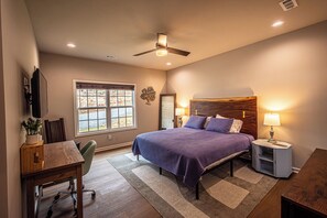 3 soverom, safe på rommet, skrivebord og strykejern/-brett