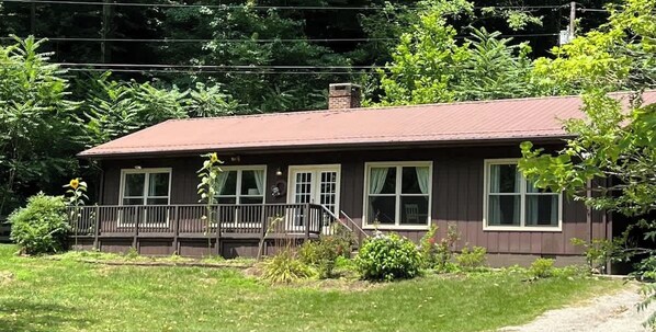 Exterior - Wendover Cottage - 3 BR 2 BA (Hyden)