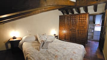 2 slaapkamers, een strijkplank/strijkijzer, beddengoed