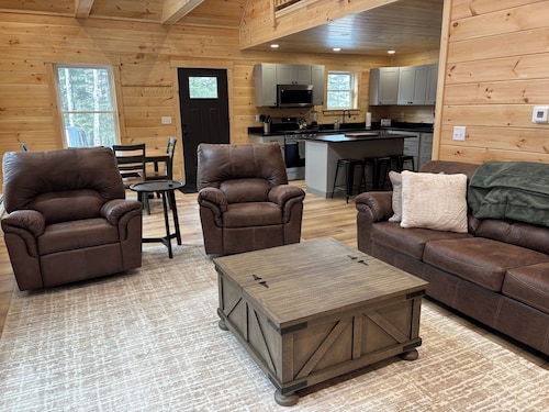New Built! 2025 Cozy 3-bedroom chalet with water access to Rangeley Lake