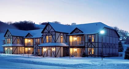 Two bedroom & bath resort with living room and kitchen