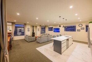 Cots/infant beds - Stargazing Tekapo Apartment (Lake Tekapo)