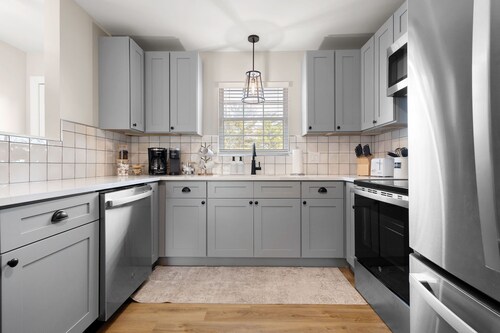 Game Day HQ! 3 Level 5BR Townhome for 10 --> 5 min drive to Notre Dame Events