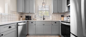 Game Day HQ! 3 Level 5BR Townhome for 10 --> 5 min drive to Notre Dame Events